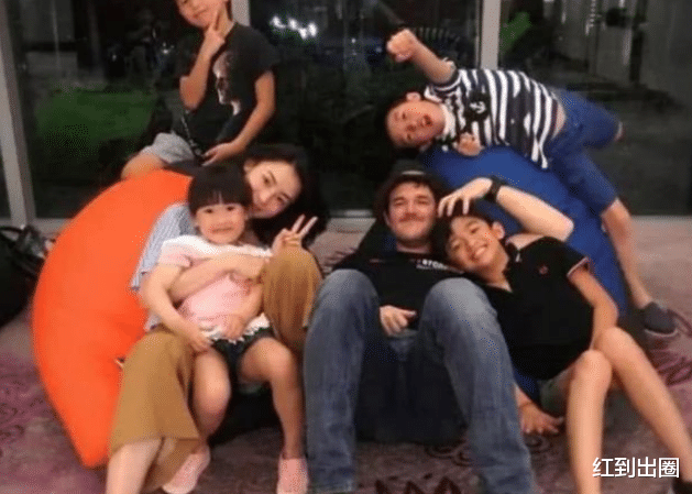 哥哥|路人偶遇张柏芝吃烤肉，多位男性友人相陪，生三胎后桃花运不断