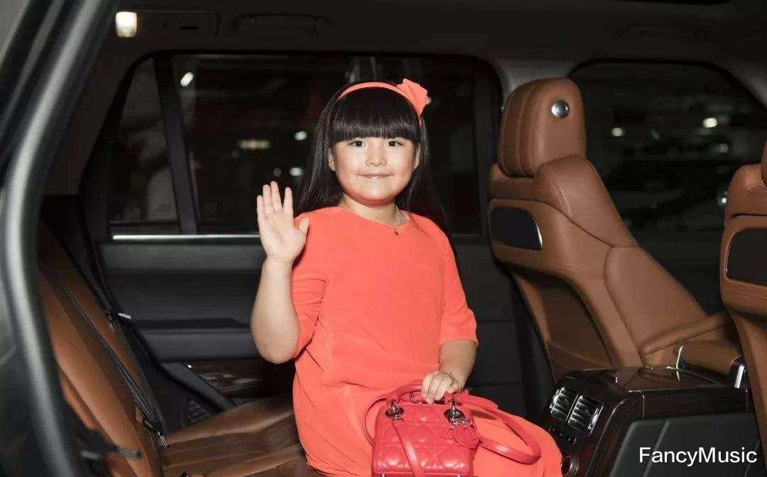 王力宏|王诗龄近照曝光，容貌娟秀气质大方，父母离婚后女儿却越发漂亮了