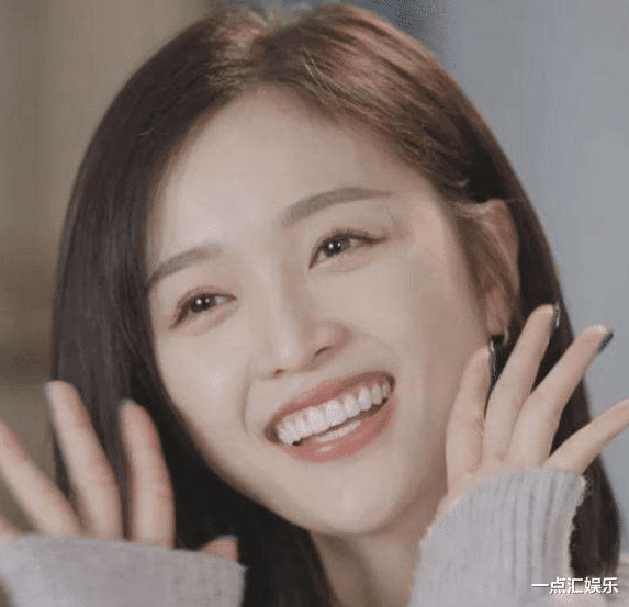 吴宣仪|吴宣仪门牙变小颗粒，搭配黑长直颜值飙升，网友：整容成功