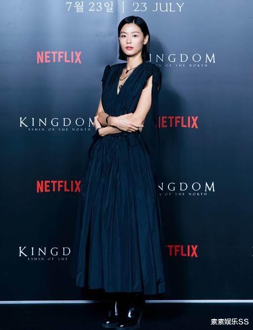 全智贤|39岁全智贤换风格,剪短发瘦了很多,时尚感增加了不少