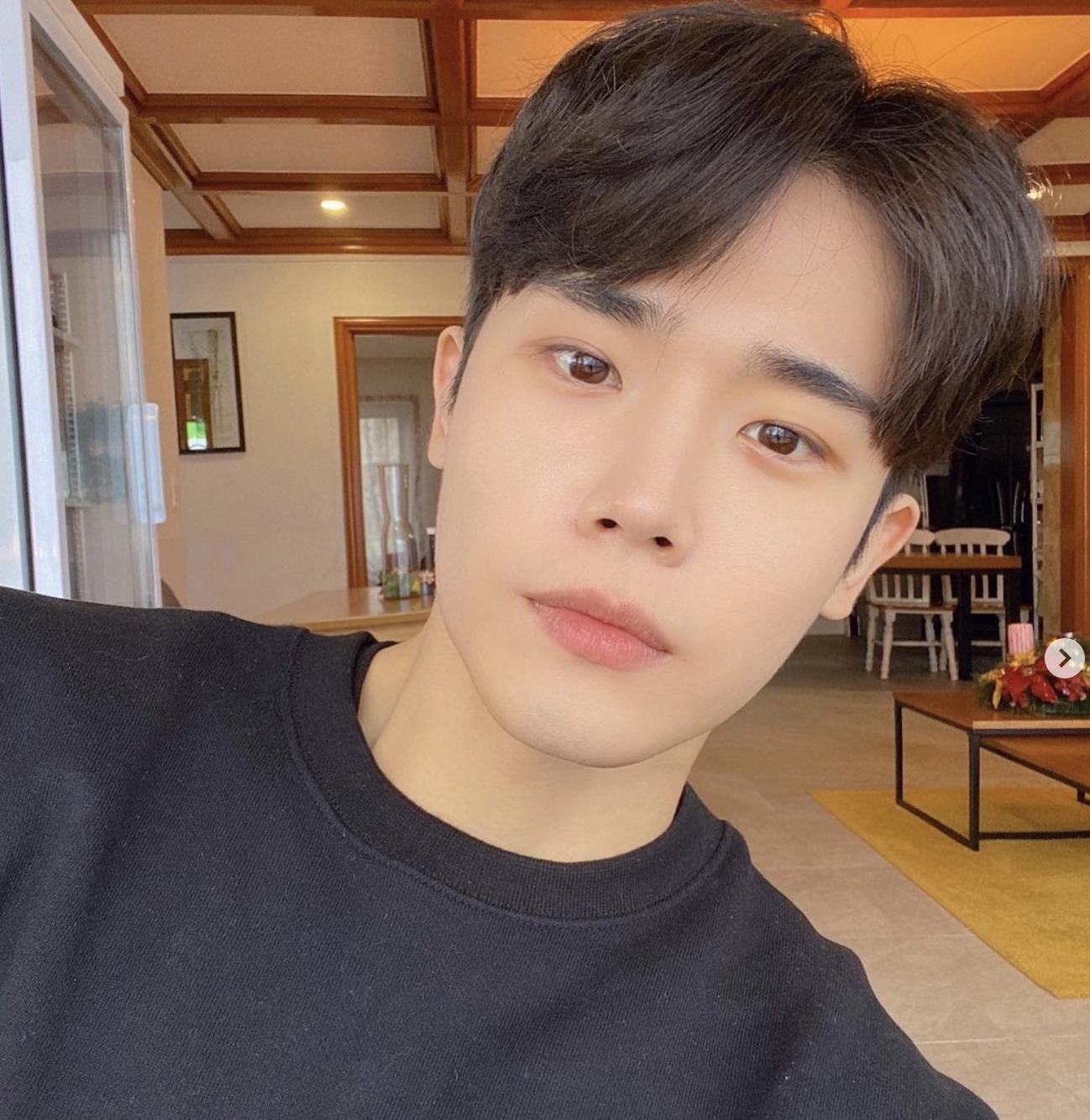 小奶狗|崔时训被曝曾是牛郎，专挑富婆下手！网友：小奶狗都是假的？