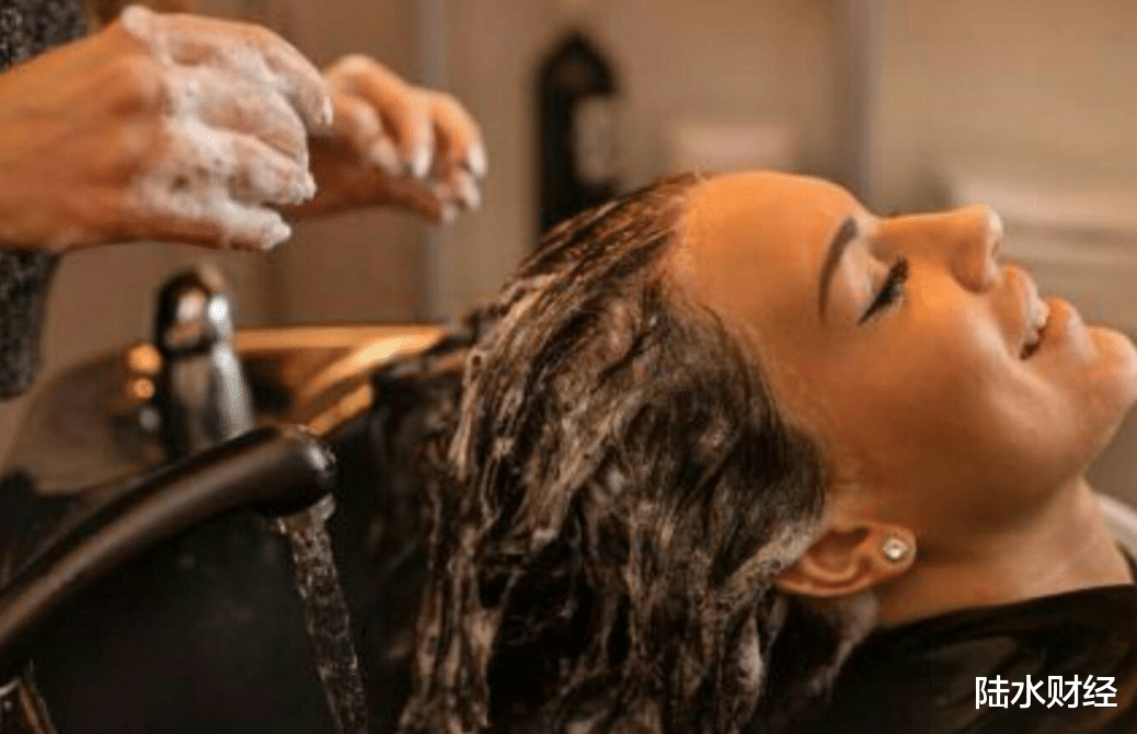 飘柔|国产洗发水“骄傲”，超越海飞丝、飘柔成行业第一，年销售额15亿