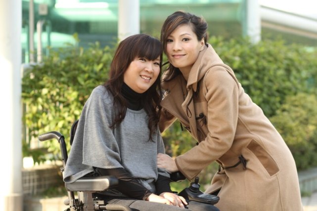 郑爽|歌手吴少芳病逝，瘫痪28年患癌3年，离世前痛苦得连药都吞不下