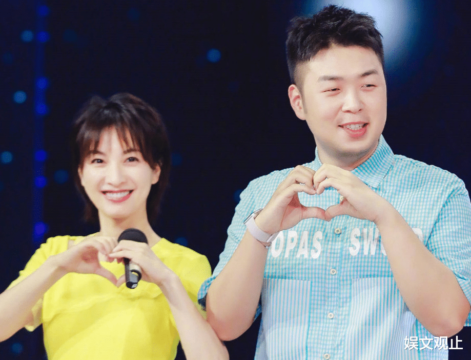 吴昕|吴昕晒九宫格庆生照，我却只关注坐C位与她合照的人，果然还是他