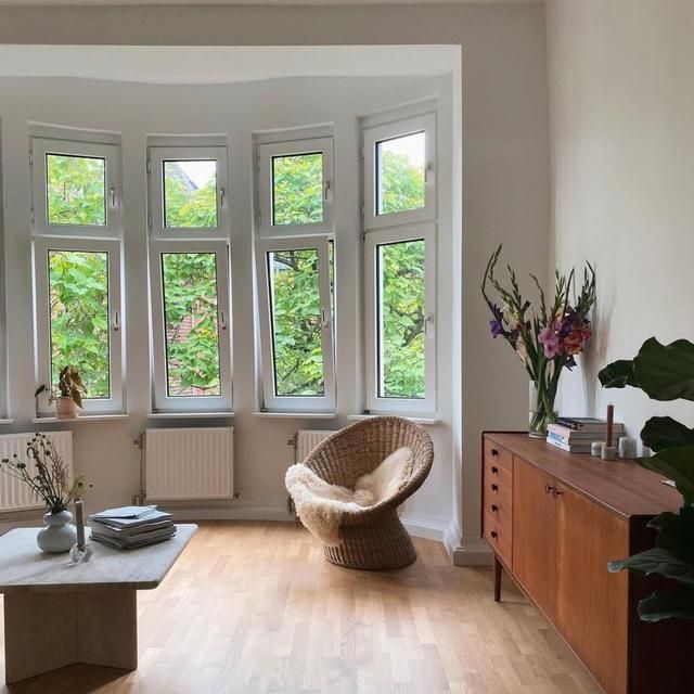 一位27岁柏林小哥“穷装”新家火了:全屋简单温暖,住多久都不腻