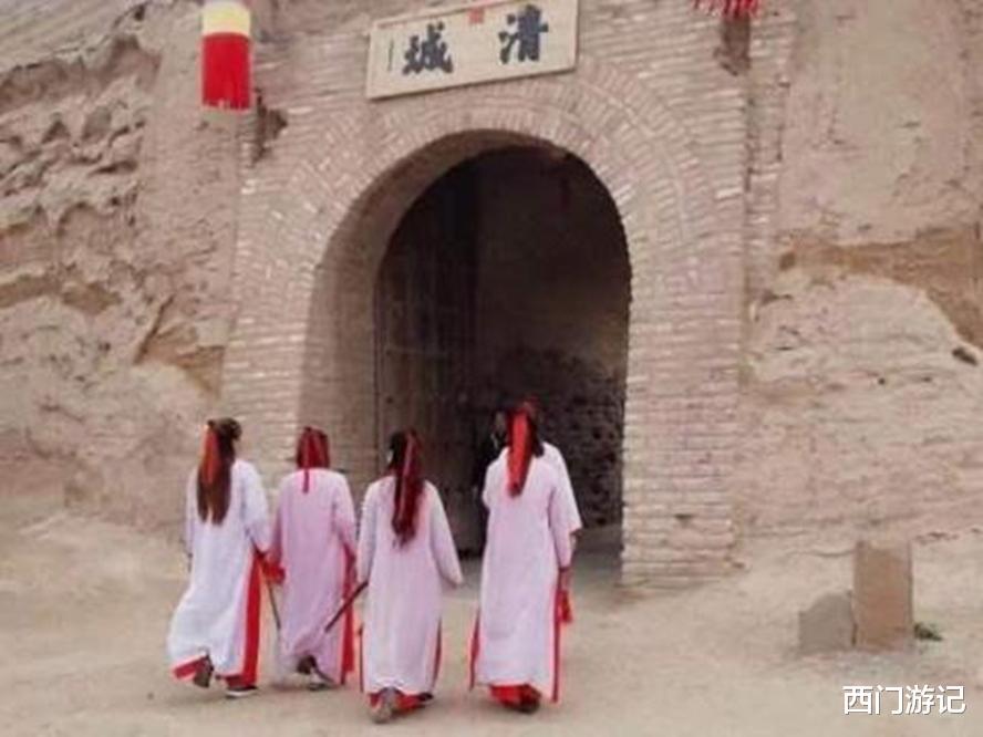 赵丽颖|景区“紫霞仙子”成堆！80%红裙宝剑，网友：撞衫撞得头疼