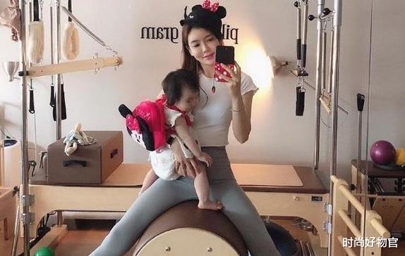 时尚好物官|年轻宝妈身材非常好，晒娃过程无意成为焦点，多亏这项运动