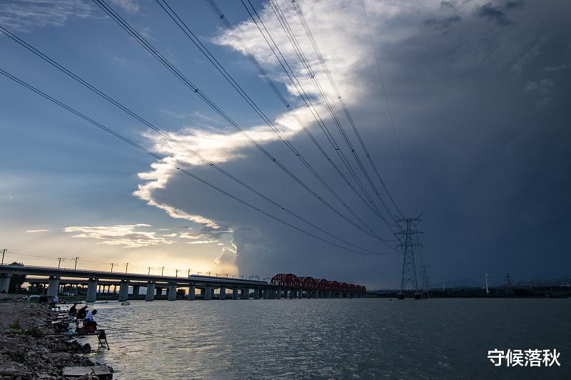 守候落秋 昆明和南宁你更看好哪个？