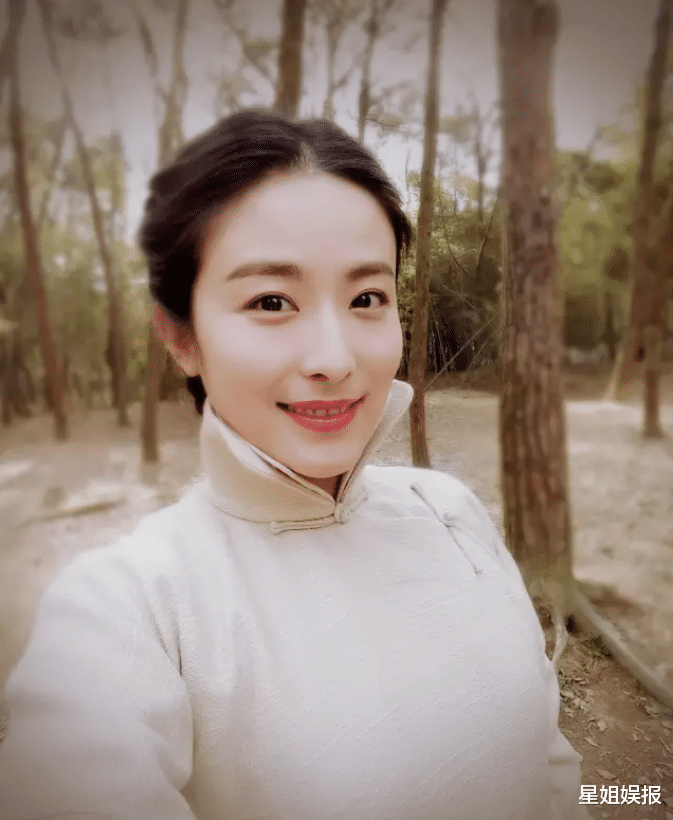 唐嫣|唐嫣大学室友兼伴娘，演过《延禧攻略》《芈月传》，出道17年都没火！