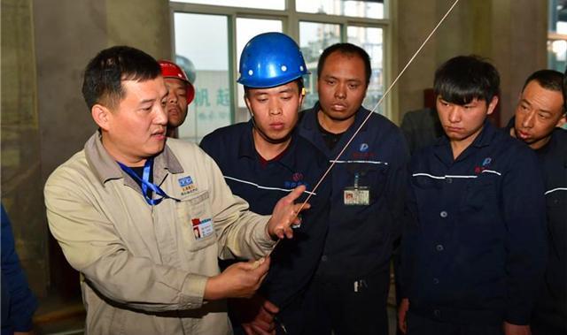 工人|中国机械工人:三班倒,流水线,没地位,请尊重技术,善待未来