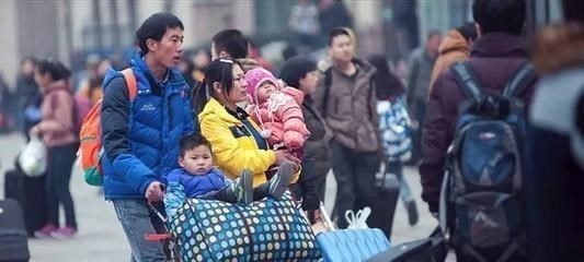 春节|春节已经过去一个多月好多人开始返乡，提着大包小包，让人心酸