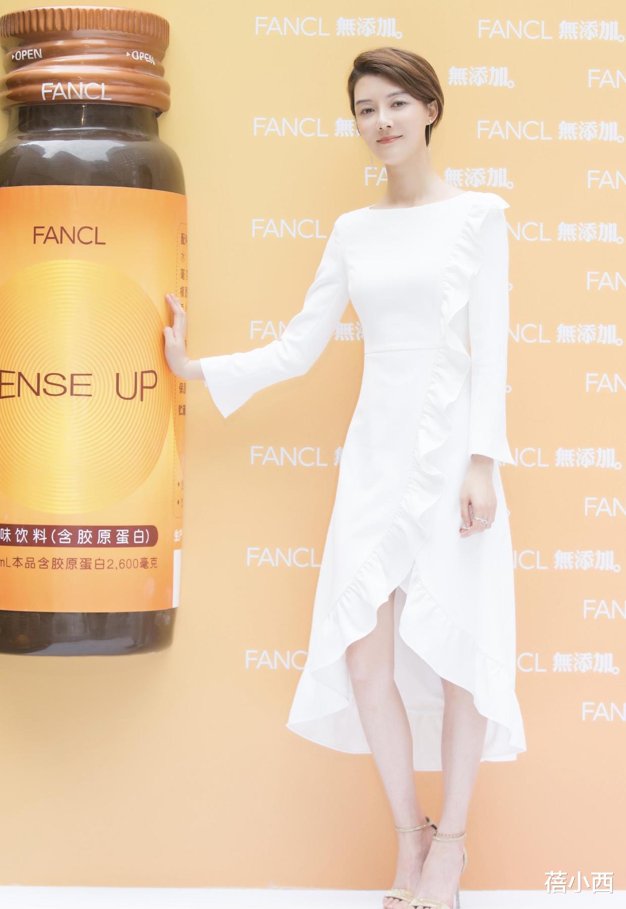 蓓小西|真是被车晓美到了，虽不丰满，但将深V裙穿出不同魅力，气质惊艳