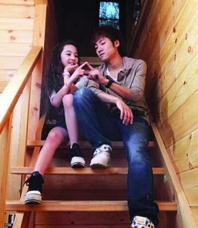 胡静|25岁男明星爱上12岁女孩, 两人约定4年后结婚, 如今过得怎样?