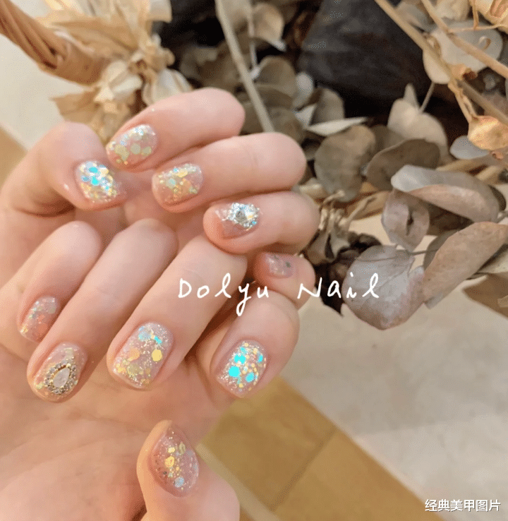 美甲|耀眼绚丽的blingbling美甲,美的大大方方!