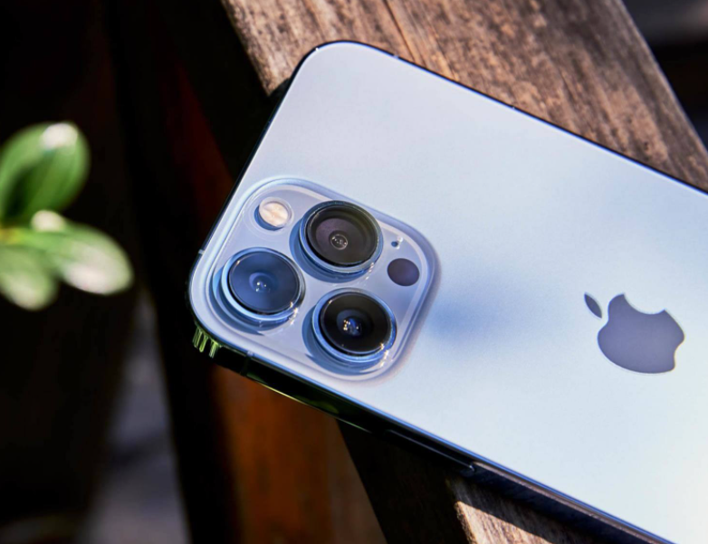 iPhone|A15+三摄,历届最强iPhone价格松动,发售三个月降价800元