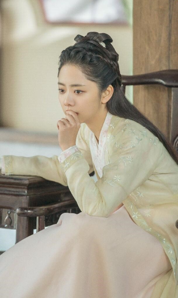 谭松韵|论“少女感”只服这3位女星，30多岁还能演中学生，根本不需要装