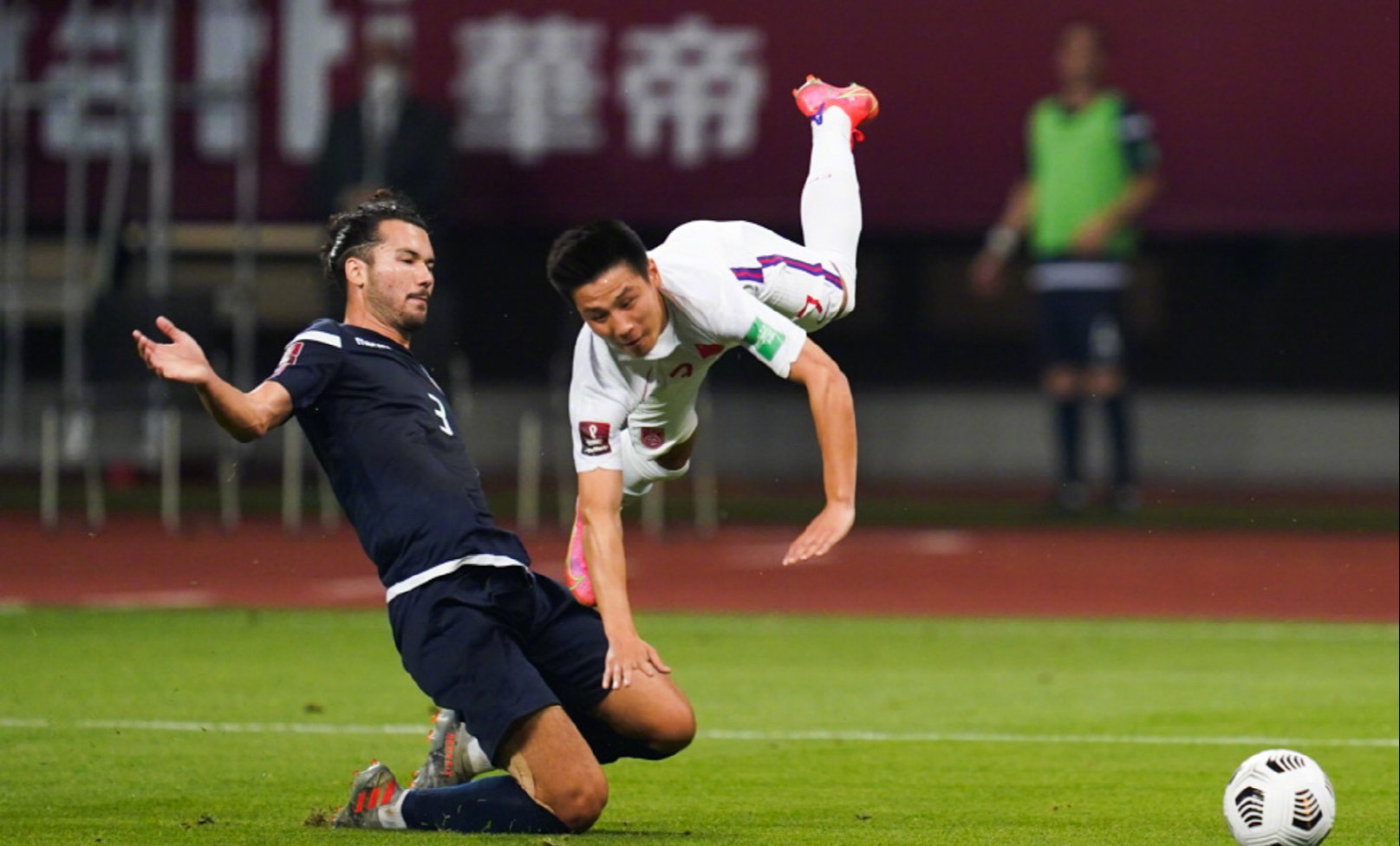 武磊|国足7比0关岛!明天惹争议,武磊遭质疑,有谁注意李铁赛后发言