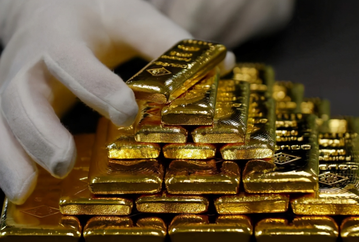 美国国债 中国为何要买1万亿美债，“借钱”给美国花，想不买都不行