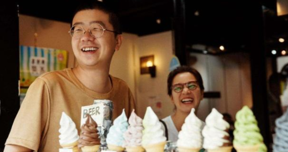 王怡人|中国明星拒绝跪拜礼有多拼?有人趴地,有人半蹲,还有人直接站着