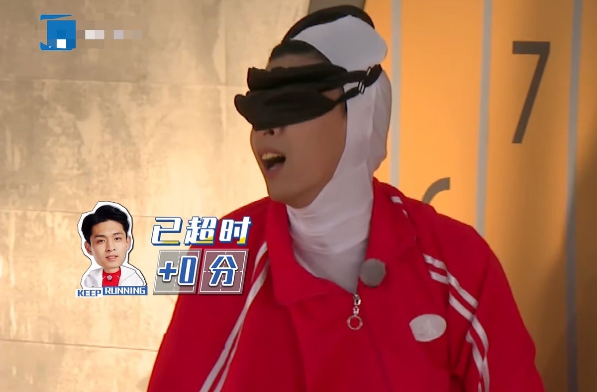 白梦妍|秦霄贤裤子被粘掉，白鹿再上演“猖狂”大笑，《跑男》收官太搞笑