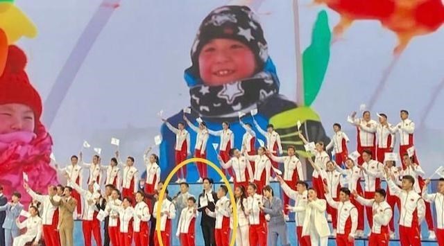 全红婵|全红婵太可爱！见到偶像差点跟错队，夸人很直接，央视合影又C位