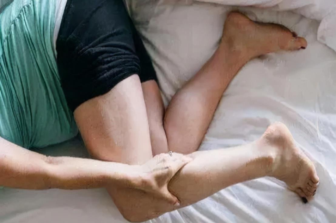 午美聊健康体态 为何睡觉时身体会突然抖一下？不是大脑的原因，科学解释来了