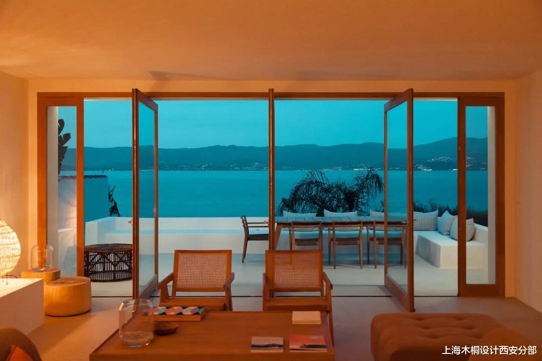 HOUSE BY THE SEA丨在海岸边的建筑里，拥抱阳光