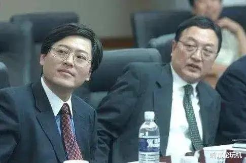 联想|联想柳传志为啥在企业家中有教父之称，但在网民中却是骂声一片？