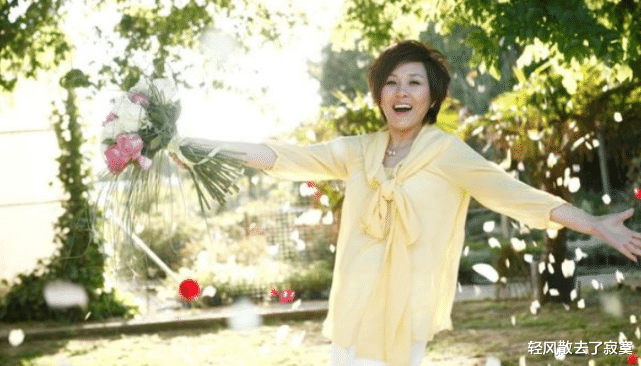 李静|出走央视为薇娅打工，李静4年狂赚30亿！居然直播哭诉“挣钱难”