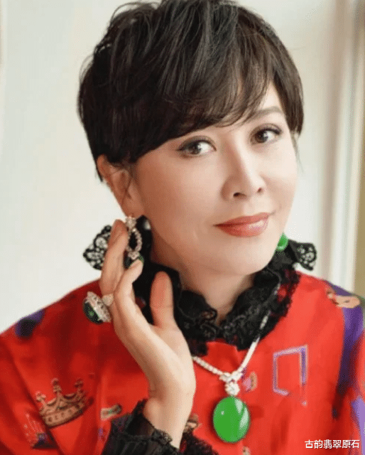 刘嘉玲|刘嘉玲举办豪华生日派对，戴红宝石项链和鸽子蛋钻戒，尽显女王范！