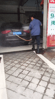 丸子头 “闺蜜花2w烫了个发型，结果自拍晒到朋友圈，这谁顶得住啊！”