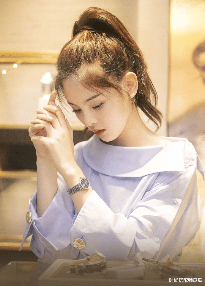 时尚搭配师瓜瓜|女人适合戴“手镯”还是“手表”?三个理由告诉你,戴错很尴尬