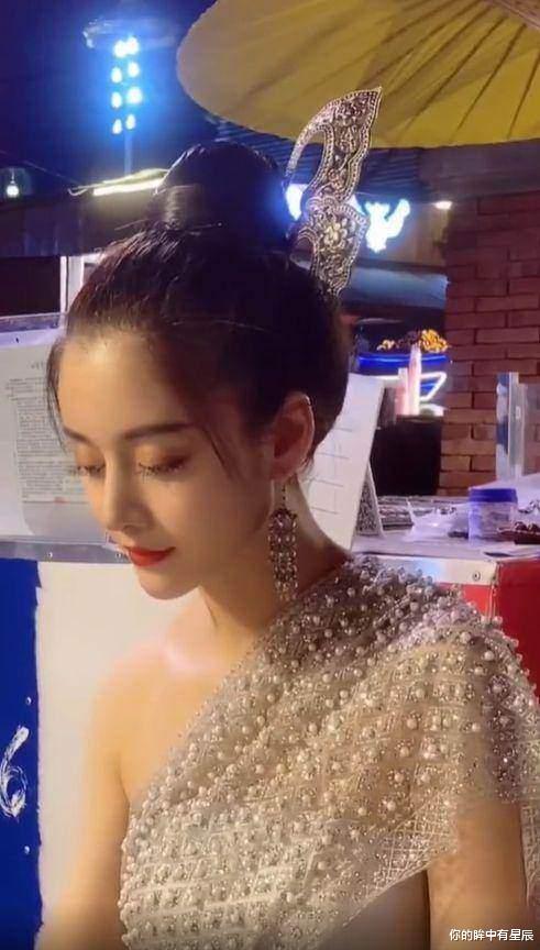 迪丽热巴|高价整容成“翻版迪丽热巴”？看到她整形前后的外表，网友：佩服