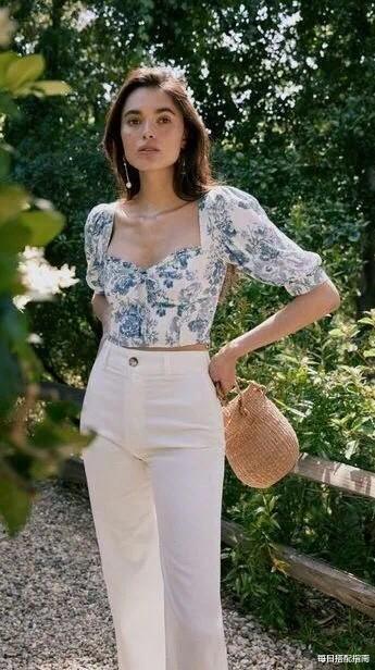 每日搭配指南|夏天别总穿T恤,今年这“3件上衣”正当红,搭裙子、裤子都好看