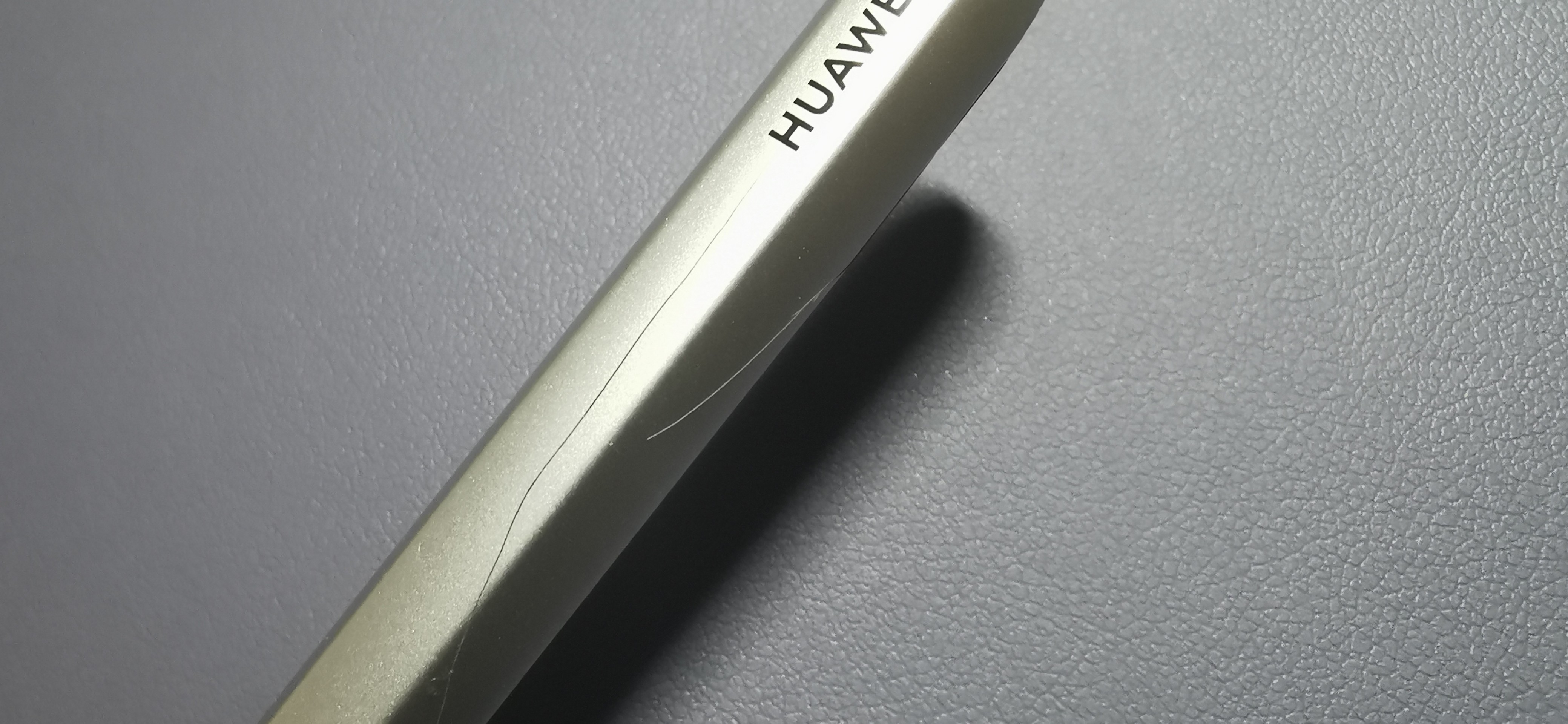 |华为可折叠手机V-Pencil专利曝光：磁吸和无线充电