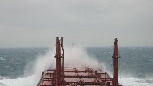 家中大小宝|如果遇到大风浪天气,船舶会因风浪太大而被吹翻沉入大海里面吗?