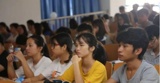 一更育儿|毕业后才发现,“含金量”很高的3大证书,拥有一个就业都会容易