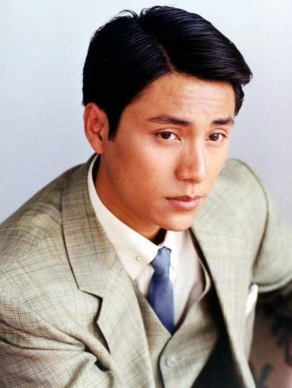 鲲鲲爱写作|《金粉世家》：别被电视剧骗了，仙女冷清秋不过是个“物质女”