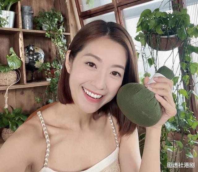 陈自瑶|王浩信陈自瑶再曝离婚，一周前合体为周励淇庆生，被嘲是被迫营业