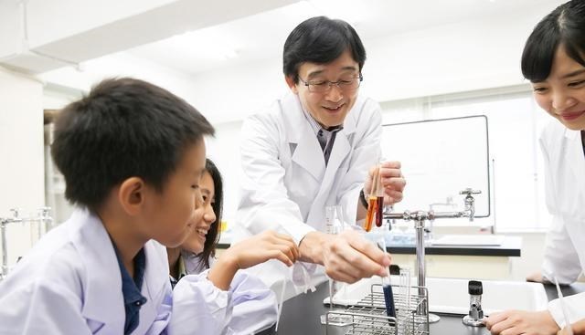 肖翻天和同学们 曾被欧美垄断30年，我国普及率仅是德国1%，今这一设备终于国产化