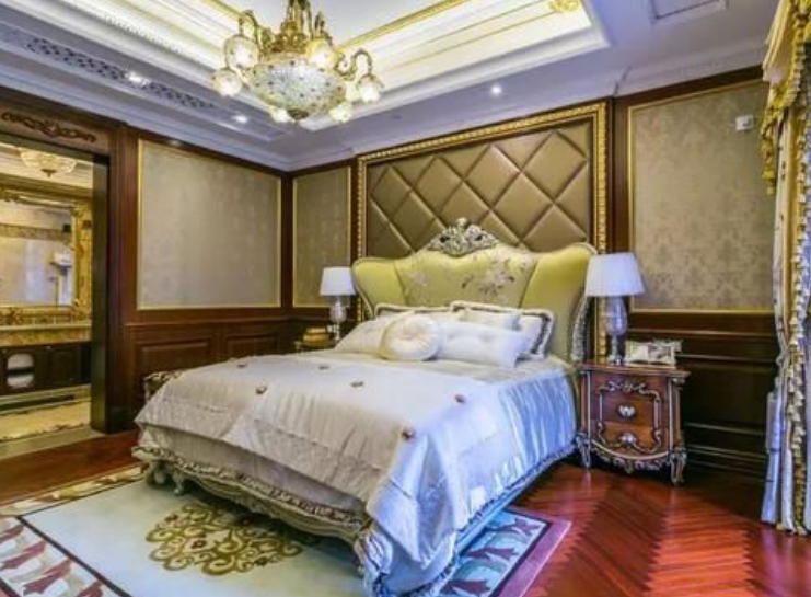 |卧室买床,选1.5米的还是1.8米的?很多人不懂瞎买,难怪不实用!