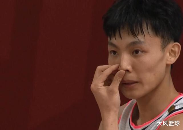 廣東男籃|7分2籃板！杜鋒信任用人獲回報，1米78“徐中鋒”成宏遠王牌后衛