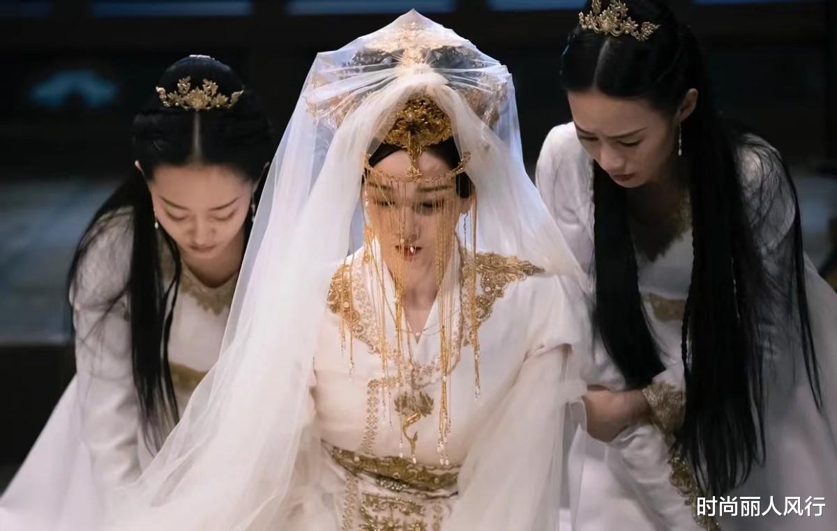 湖南卫视|杨幂新剧开播压力大！陈小纭意外大火成最大赢家，一身配色太惊艳