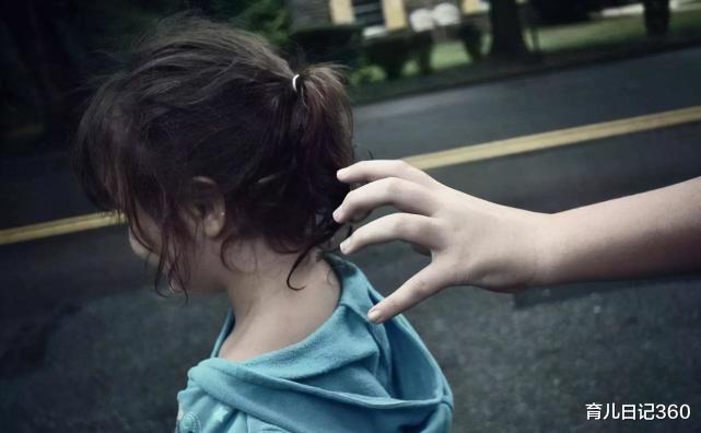 育儿日记360|女娃电梯遇“坏爷爷”机智反抗,成功自救,儿童安全教育不可轻视