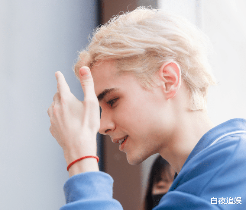 利路修|《创4》利路修终于妥协，换了发色还化妆，“男团门面”逃不掉了