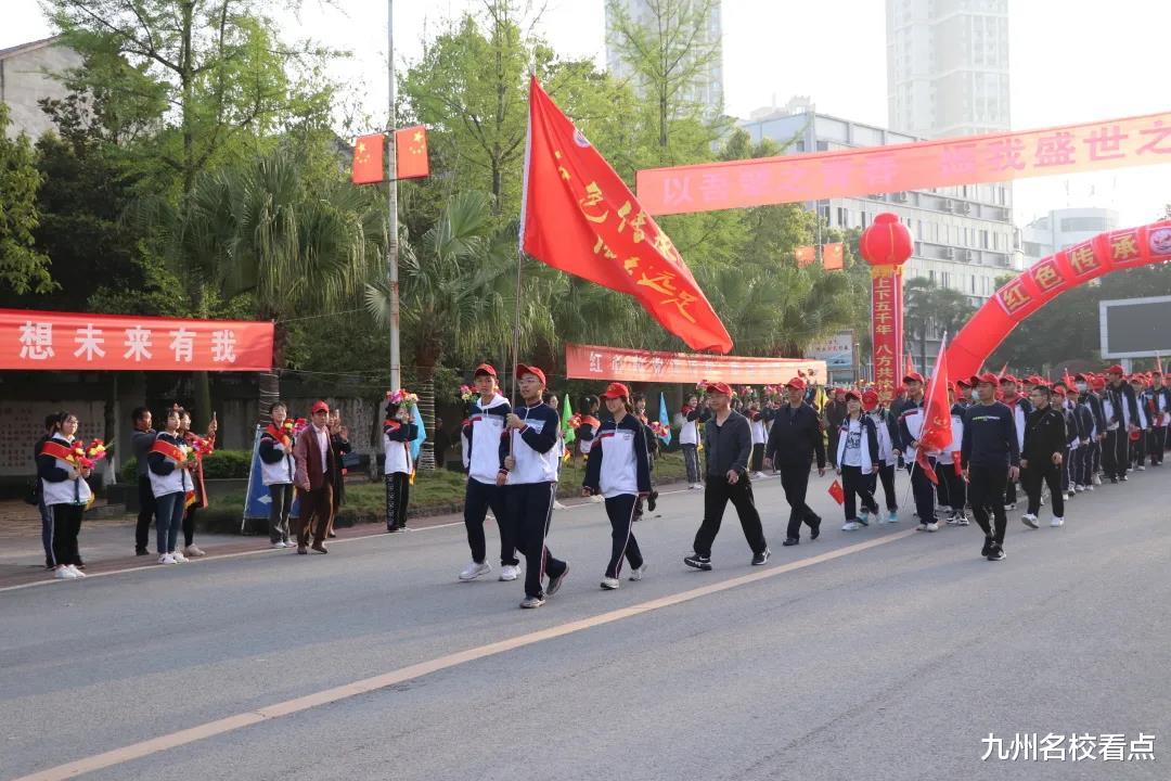 中小学|广安1县中3名学子同时通过空军招飞省级复试，成功不易技巧重要