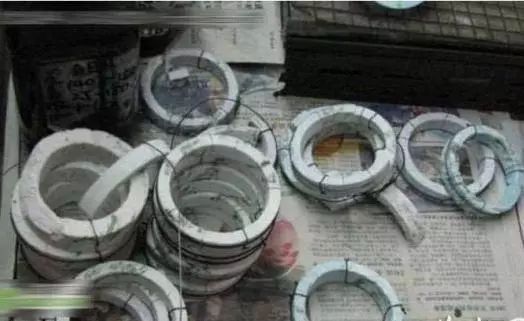 翡翠手镯|“石头变形记”：水煮三个月，从废料进化成高档翡翠