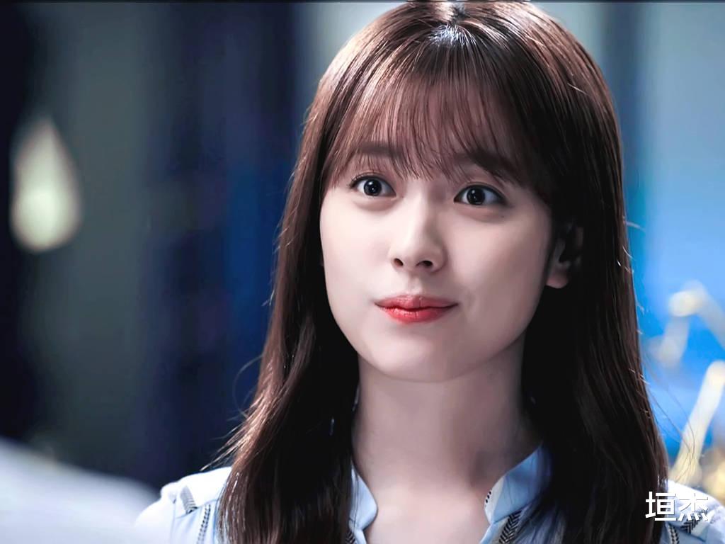 毛晓彤|一年内被亲弟弟和李秉宪连坑遭全民抵制，凭《W两个世界》翻红