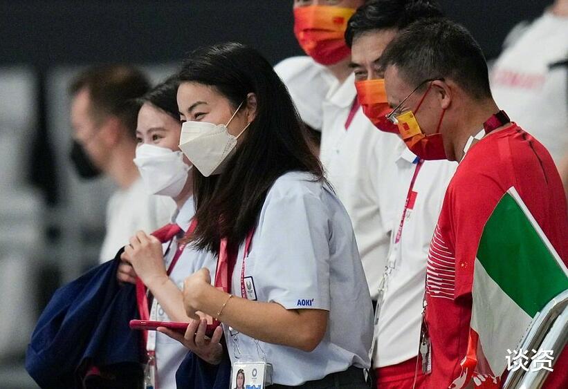 郭晶晶|39岁郭晶晶征战奥运，霍启刚带三娃吃快餐，爸爸带娃太真实