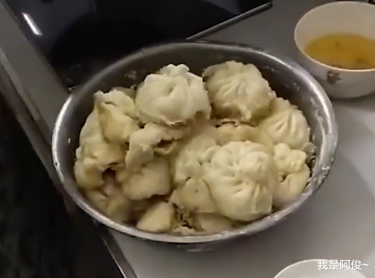 河南一妻子蒸肉包准备带回娘家,一开锅丈夫傻眼:这包子狗都不吃